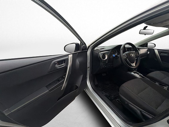 Toyota Auris 10 of 30