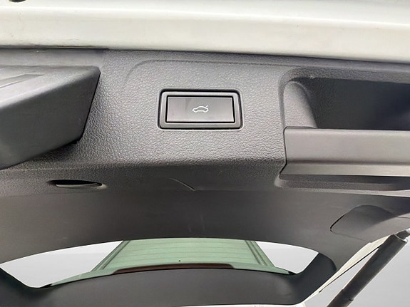 Volkswagen Passat 28 of 30