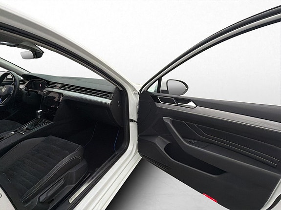 Volkswagen Passat 25 of 30