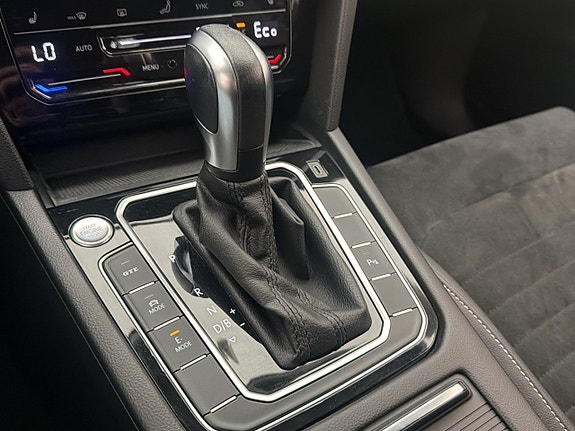 Volkswagen Passat 23 of 30