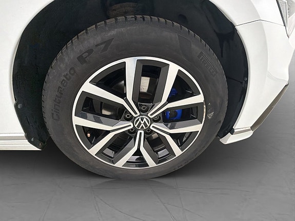 Volkswagen Passat 30 of 30