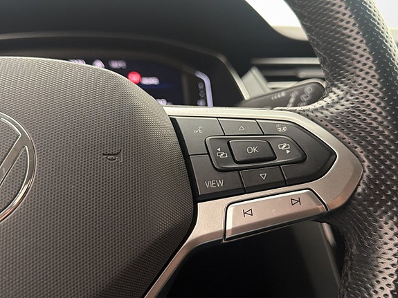 Volkswagen Passat 17 of 30