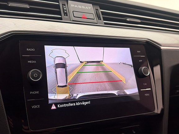 Volkswagen Passat 19 of 30