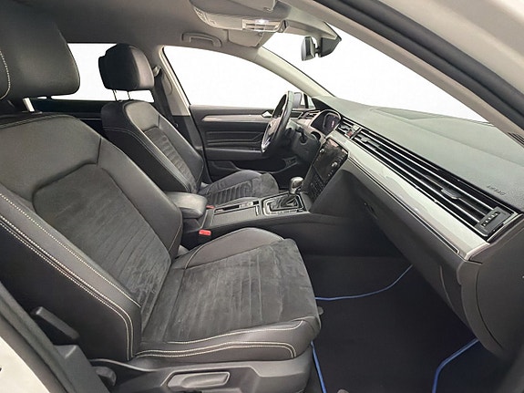 Volkswagen Passat 24 of 30