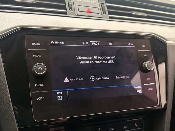 Volkswagen Passat 21 of 30