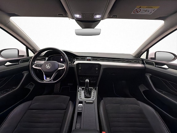 Volkswagen Passat 12 of 30