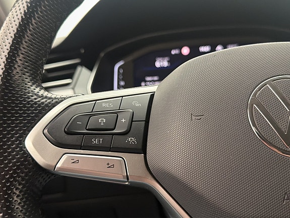 Volkswagen Passat 15 of 30