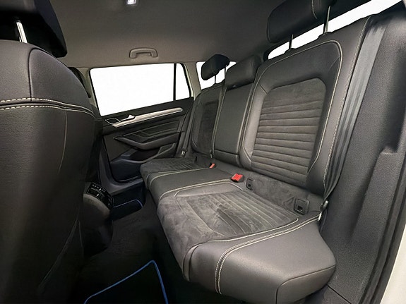 Volkswagen Passat 26 of 30
