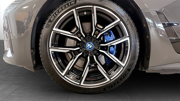 BMW i4 9 of 11