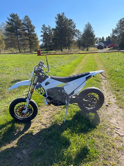 Husqvarna TE 300 3 of 5