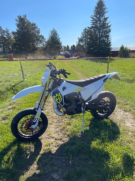 Husqvarna TE 300 2 of 5