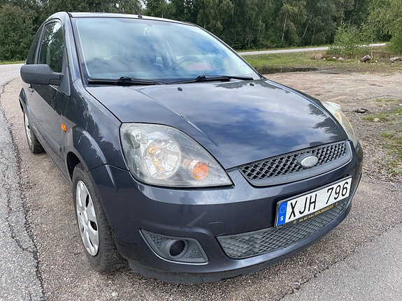 Ford Fiesta 2 of 3