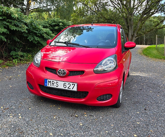 Toyota Aygo 2 of 6