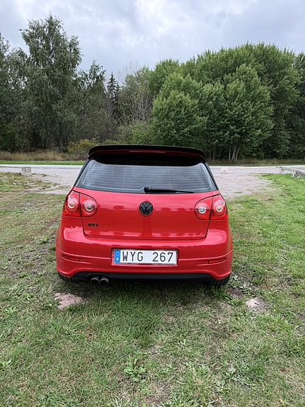 Volkswagen Golf V 2 of 5