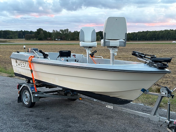 Uttern 4501 komplett sportfiskebåt, Yamaha 30 hk, Minn Kota, Garmin ekolod m.m. 5 of 17