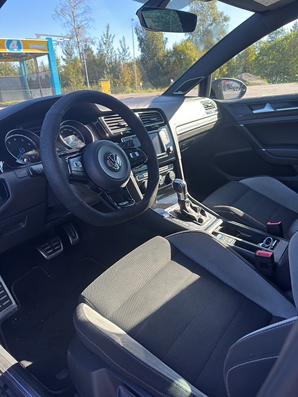 Volkswagen Golf VII 6 of 9