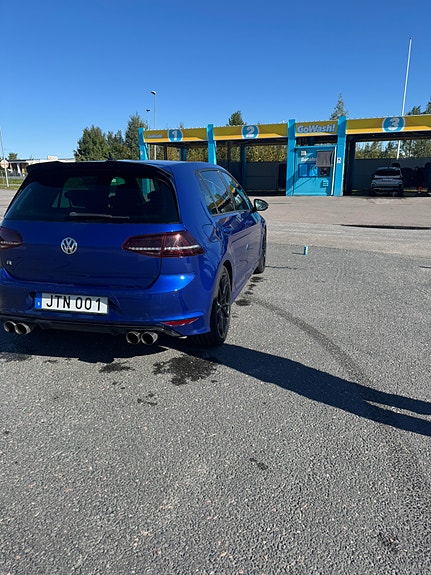 Volkswagen Golf VII 2 of 9