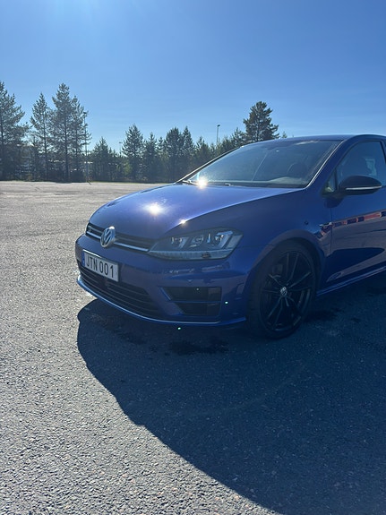 Volkswagen Golf VII 4 of 9