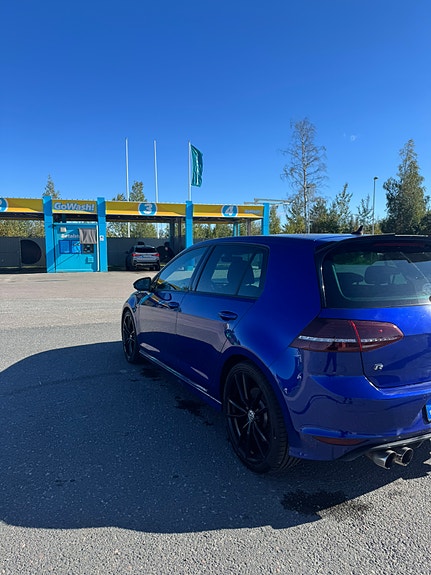 Volkswagen Golf VII 3 of 9