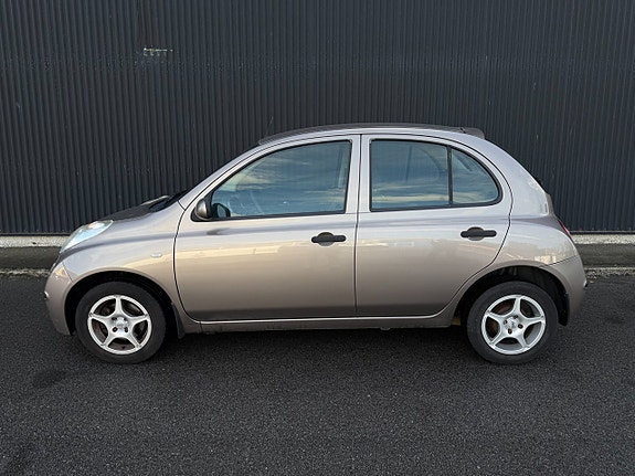 Nissan Micra 4 of 7