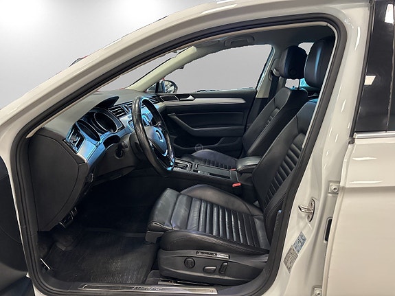 Volkswagen Passat Alltrack 12 of 22