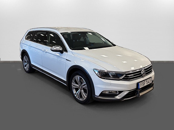 Volkswagen Passat Alltrack 3 of 22