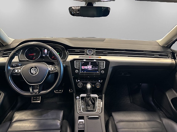 Volkswagen Passat Alltrack 11 of 22