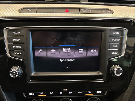 Volkswagen Passat Alltrack 17 of 22