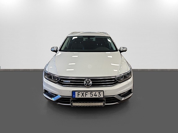 Volkswagen Passat Alltrack 2 of 22