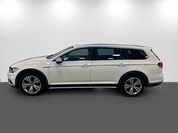 Volkswagen Passat Alltrack 4 of 22