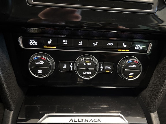 Volkswagen Passat Alltrack 18 of 22