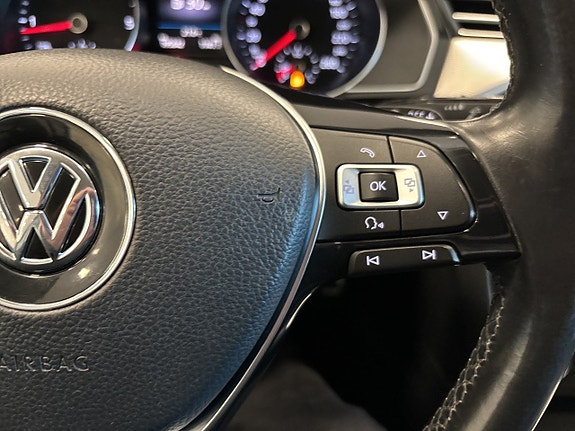 Volkswagen Passat Alltrack 16 of 22