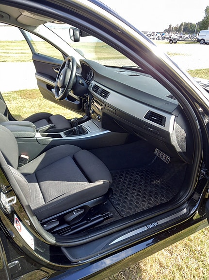 BMW 325i 9 of 21