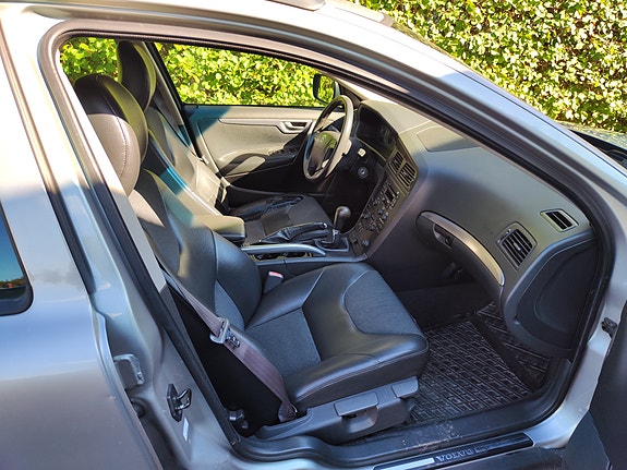 Volvo XC70 2 of 4