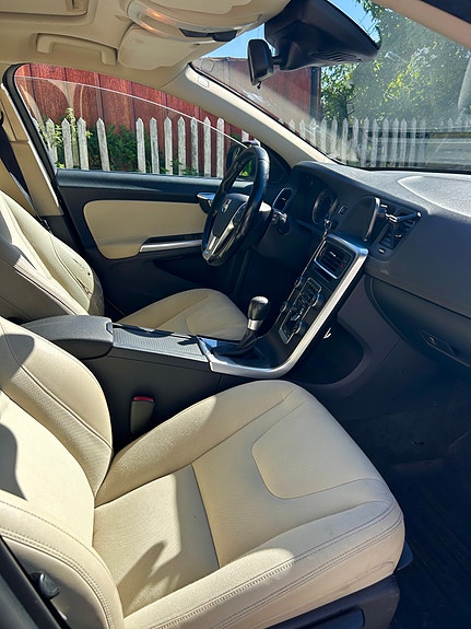 Volvo V60 6 of 13