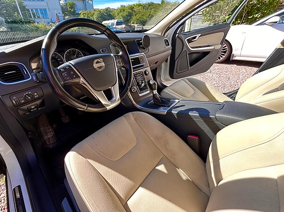 Volvo V60 11 of 13