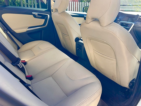 Volvo V60 7 of 13