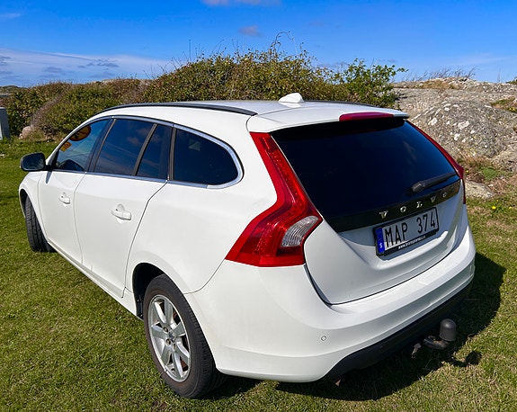 Volvo V60 2 of 13