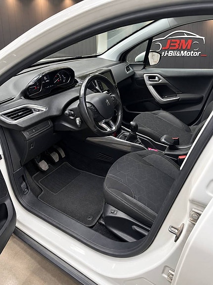 Peugeot 2008 5 of 7