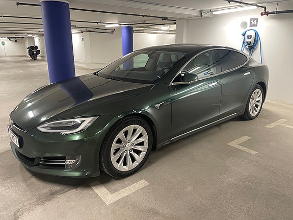 Tesla Model S 2 of 5