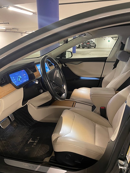Tesla Model S 4 of 5