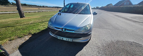 Peugeot 206 2 of 8