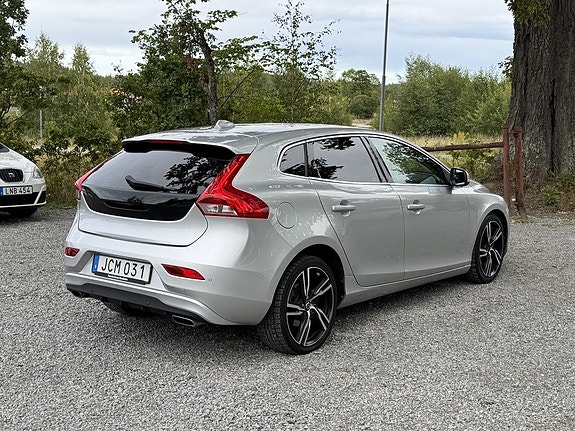 Volvo V40 3 of 21