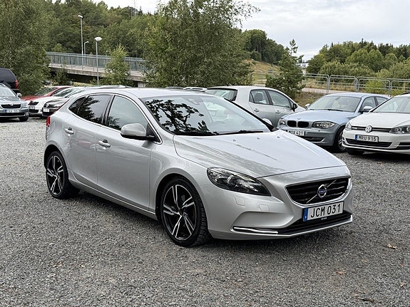 Volvo V40 2 of 21