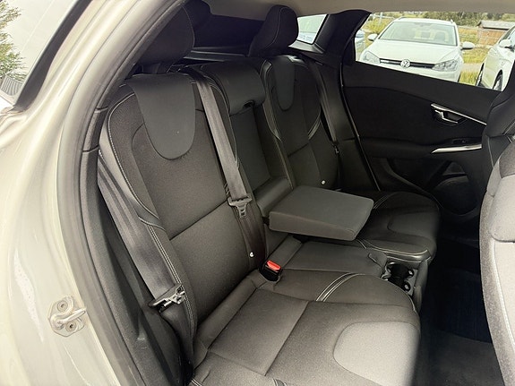 Volvo V40 16 of 21