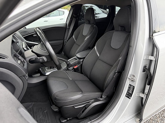Volvo V40 13 of 21