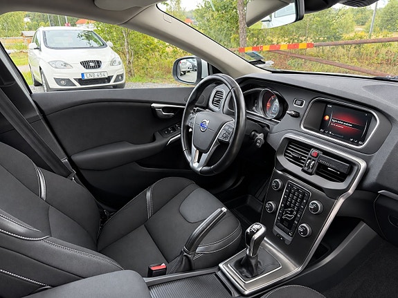 Volvo V40 12 of 21