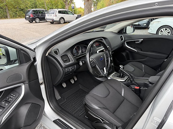 Volvo V40 15 of 21