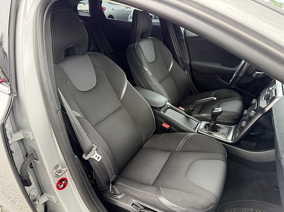 Volvo V40 14 of 21