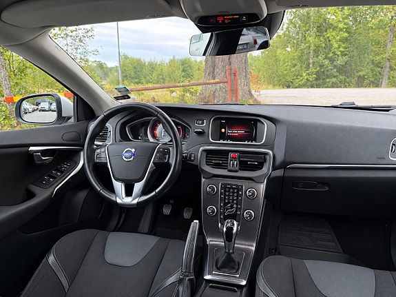 Volvo V40 11 of 21